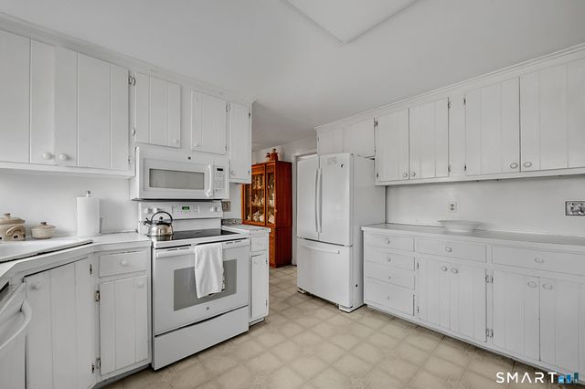 3 Cotswold Way, Avon, CT 06001