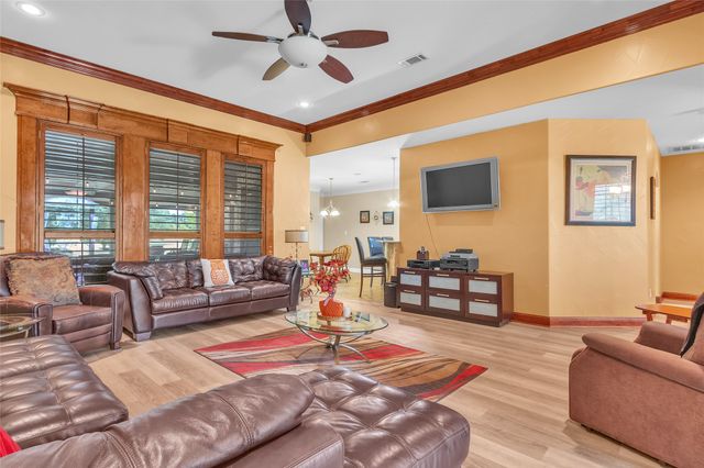 1921 Willow Bend Drive, Oak Leaf, TX 75154