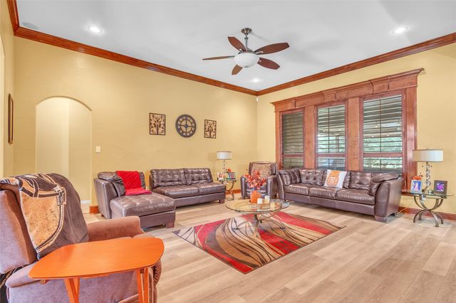 1921 Willow Bend Drive, Oak Leaf, TX 75154