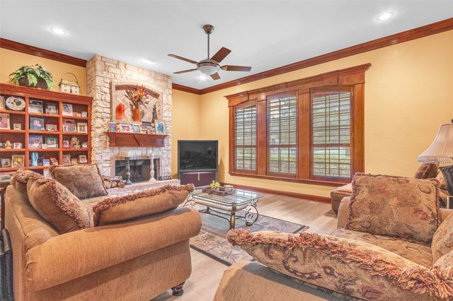 1921 Willow Bend Drive, Oak Leaf, TX 75154