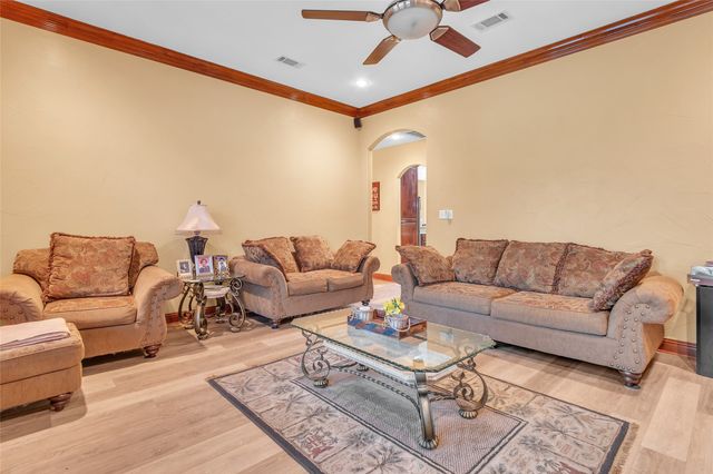 1921 Willow Bend Drive, Oak Leaf, TX 75154