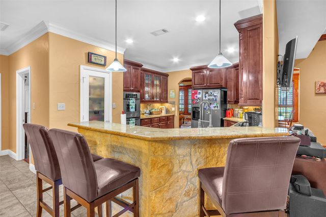 1921 Willow Bend Drive, Oak Leaf, TX 75154