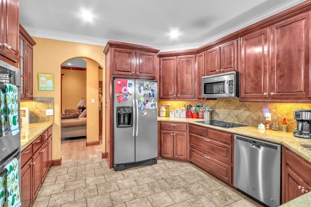 1921 Willow Bend Drive, Oak Leaf, TX 75154