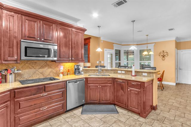 1921 Willow Bend Drive, Oak Leaf, TX 75154