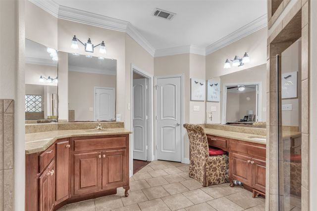 1921 Willow Bend Drive, Oak Leaf, TX 75154