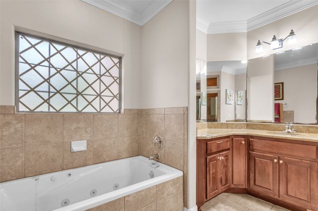 1921 Willow Bend Drive, Oak Leaf, TX 75154