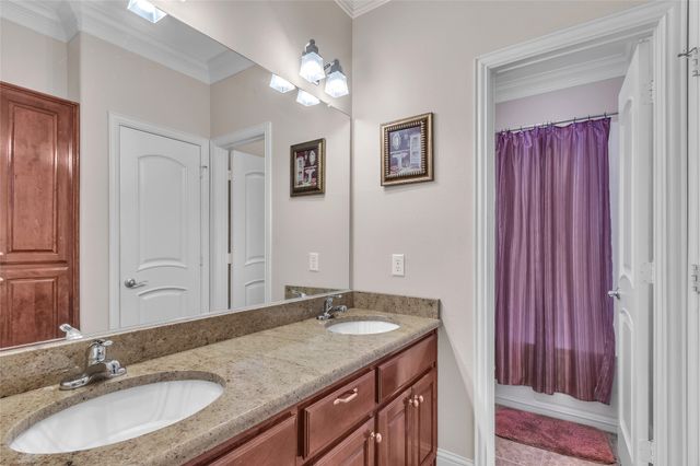 1921 Willow Bend Drive, Oak Leaf, TX 75154