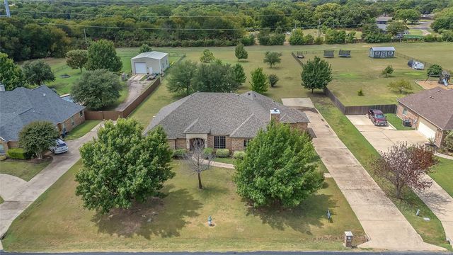 1921 Willow Bend Drive, Oak Leaf, TX 75154