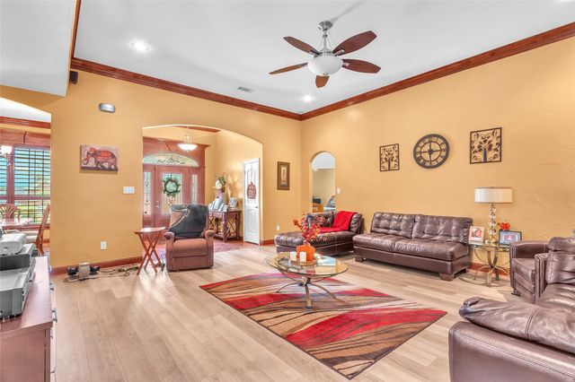 1921 Willow Bend Drive, Oak Leaf, TX 75154