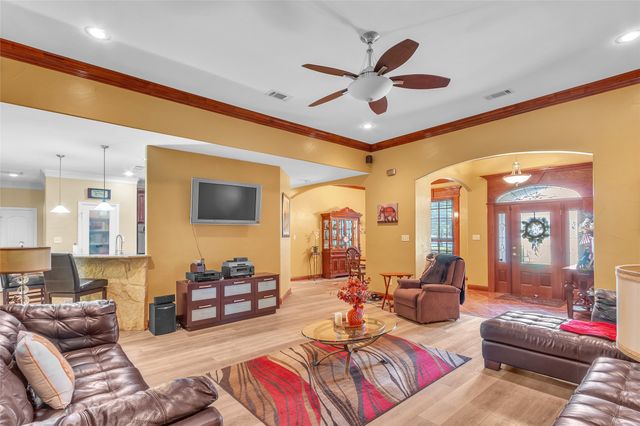 1921 Willow Bend Drive, Oak Leaf, TX 75154