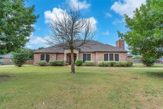 1921 Willow Bend Drive, Oak Leaf, TX 75154