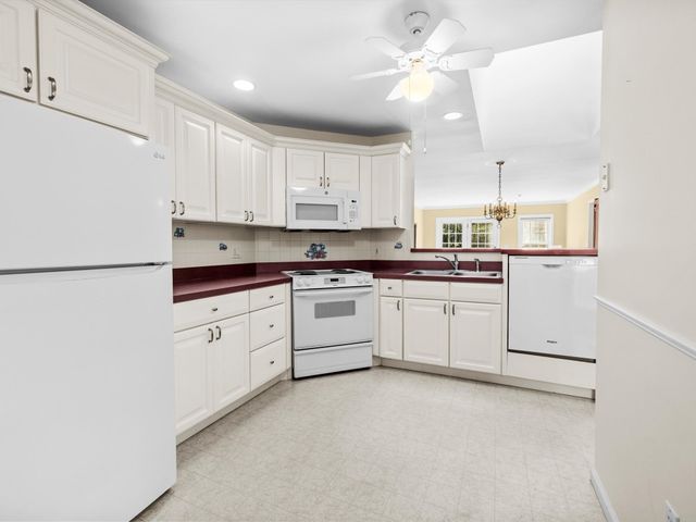 30 William Onthank Ln 30, Southborough, MA 01772