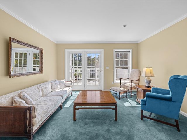 30 William Onthank Ln 30, Southborough, MA 01772
