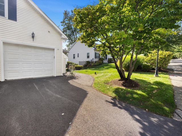 30 William Onthank Ln 30, Southborough, MA 01772