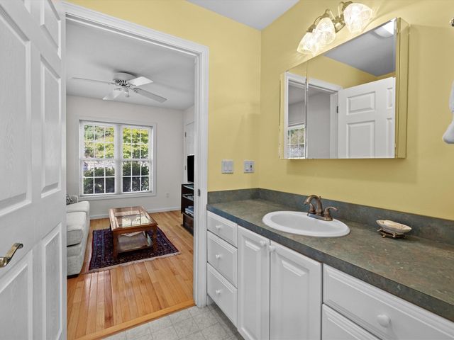 30 William Onthank Ln 30, Southborough, MA 01772