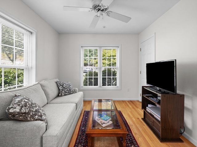 30 William Onthank Ln 30, Southborough, MA 01772