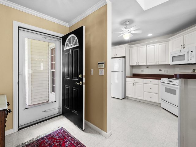 30 William Onthank Ln 30, Southborough, MA 01772