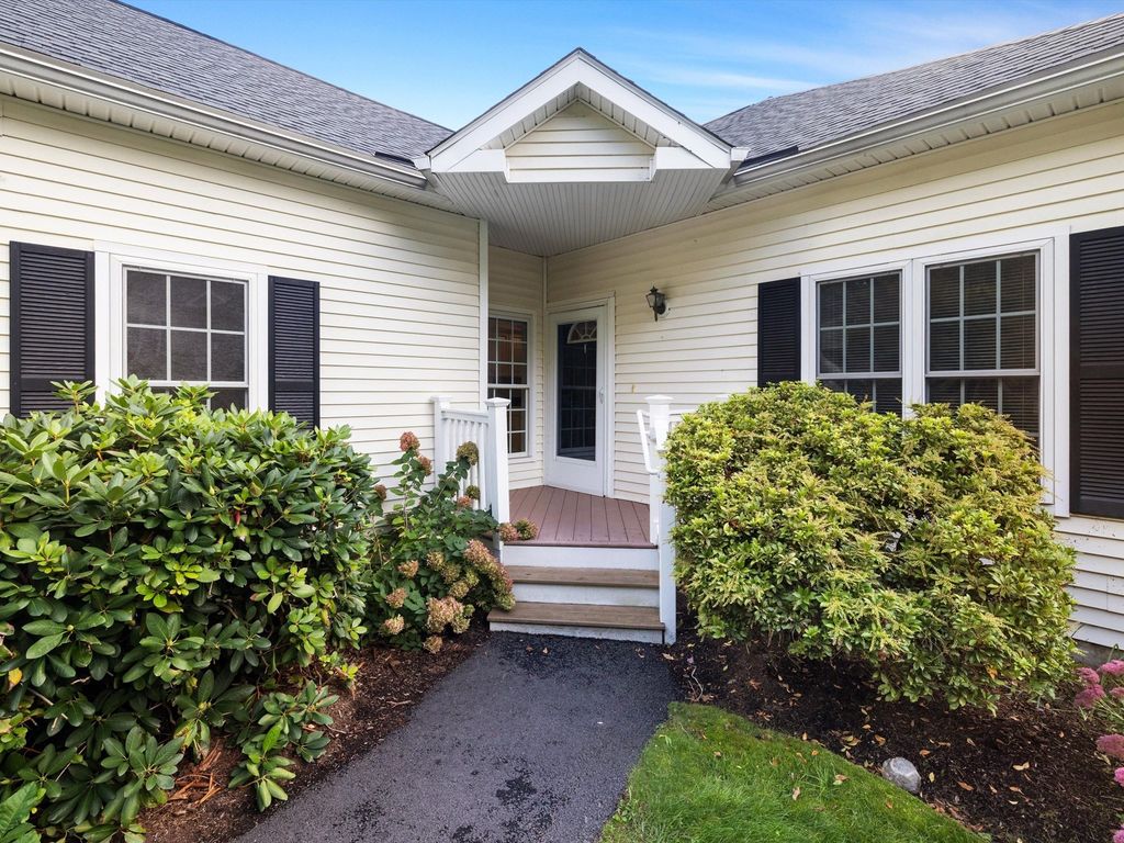 30 William Onthank Ln 30, Southborough, MA 01772