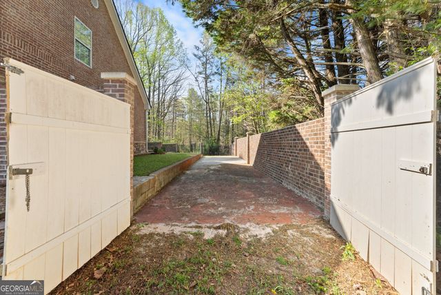 543 Windsong Lake Drive, Commerce, GA 30529