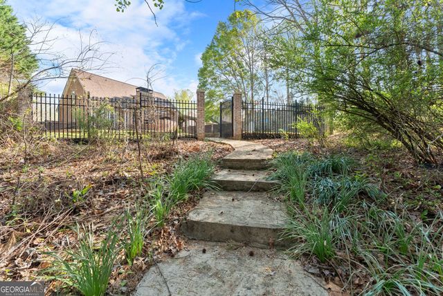 543 Windsong Lake Drive, Commerce, GA 30529