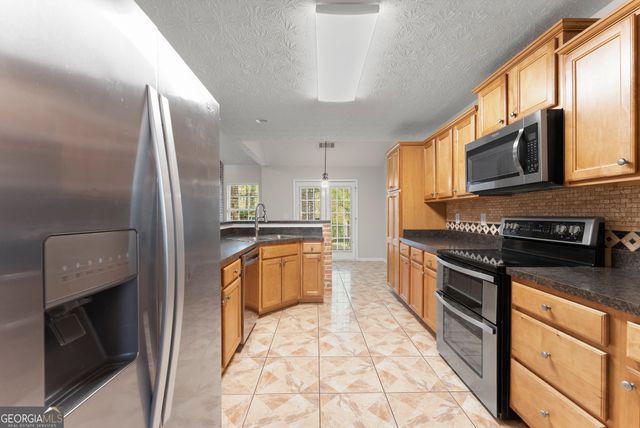 543 Windsong Lake Drive, Commerce, GA 30529