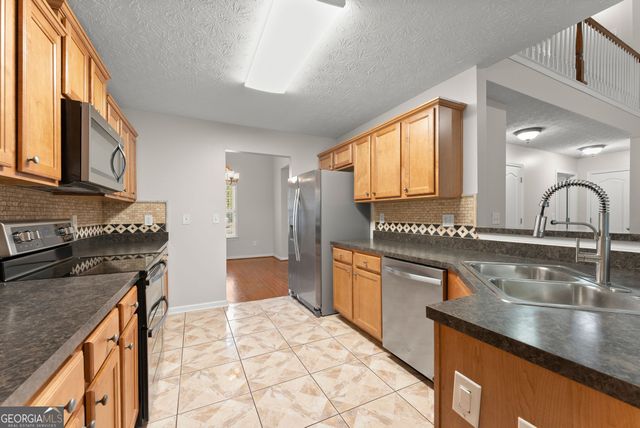 543 Windsong Lake Drive, Commerce, GA 30529