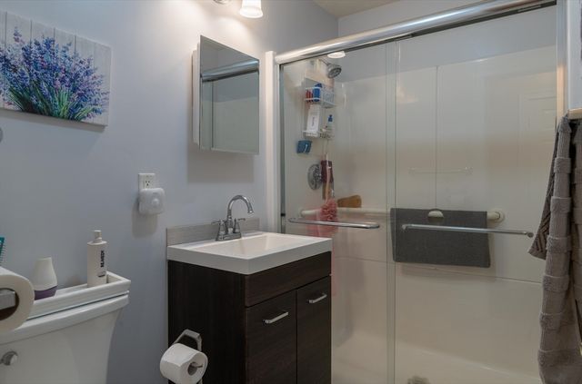 24 Greenleaves 416, Amherst, MA 01002