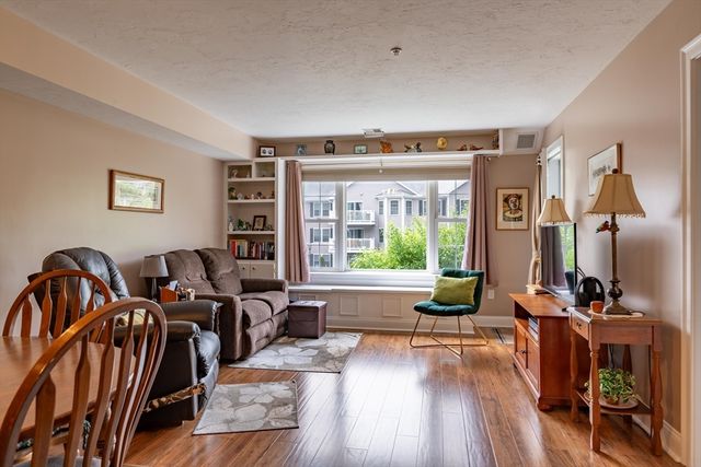 24 Greenleaves 416, Amherst, MA 01002