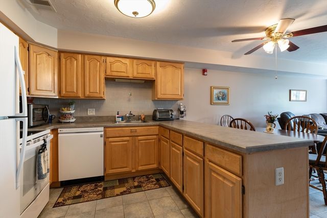 24 Greenleaves 416, Amherst, MA 01002