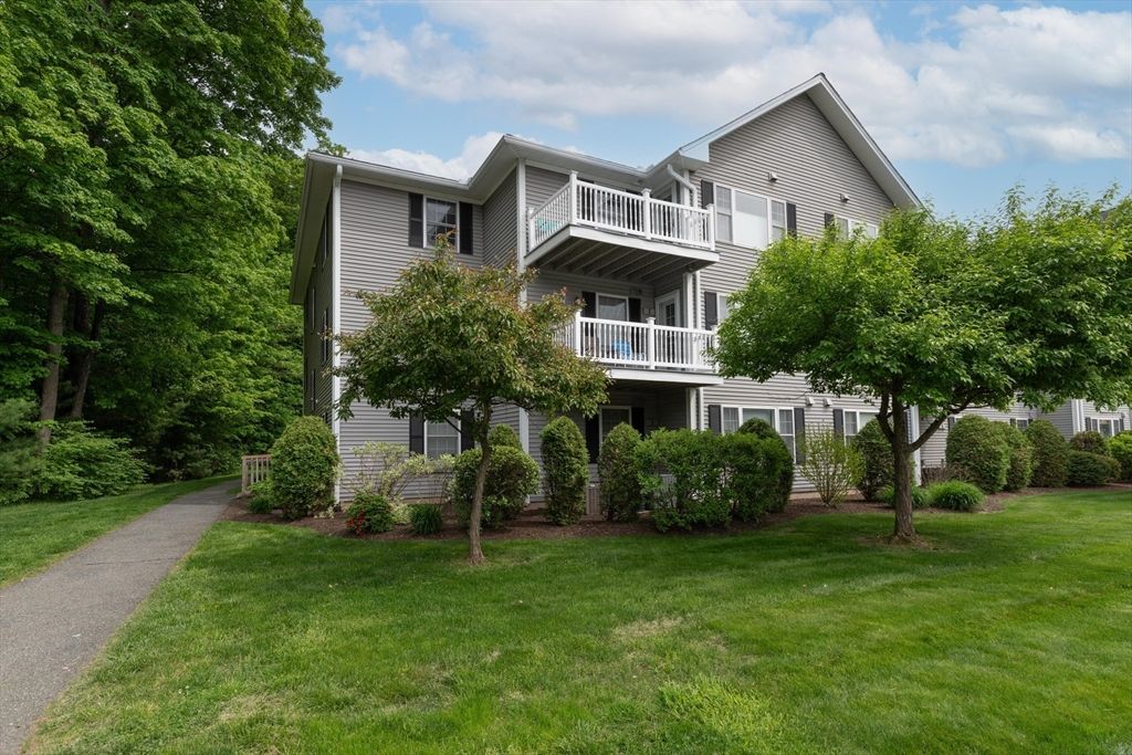 24 Greenleaves 416, Amherst, MA 01002