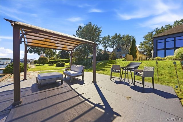 3863 East River Road, Grand Island, NY 14072