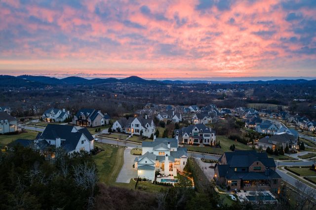 9242 Lehigh Dr, Brentwood, TN 37027