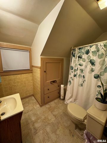 423 W ADAMS Street, Rushville, IL 62681