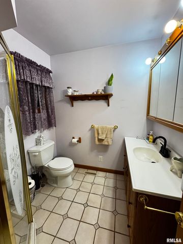 423 W ADAMS Street, Rushville, IL 62681