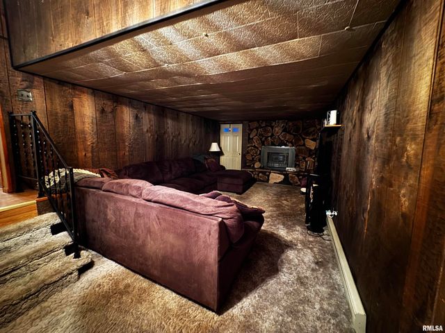 423 W ADAMS Street, Rushville, IL 62681