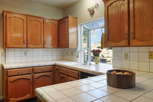 1122 Zumstein Ct, Ripon, CA 95366