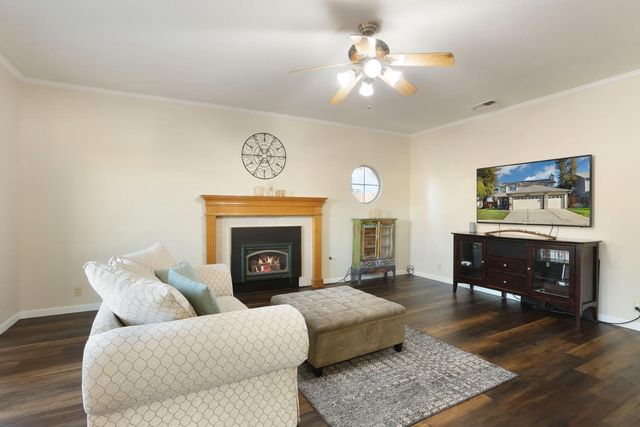 1122 Zumstein Ct, Ripon, CA 95366