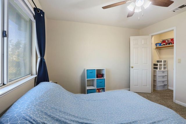 1122 Zumstein Ct, Ripon, CA 95366