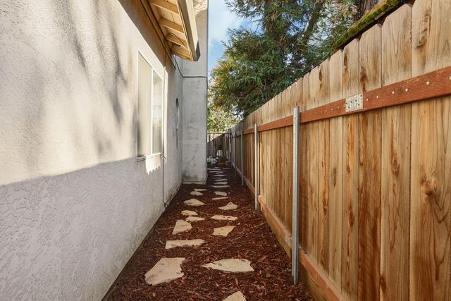 1122 Zumstein Ct, Ripon, CA 95366