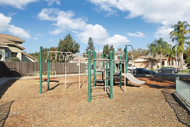 1122 Zumstein Ct, Ripon, CA 95366