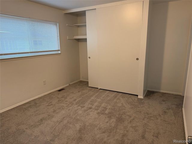 2501 King Road, Trenton, MI 48183