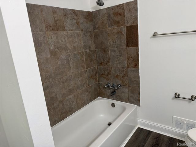 2501 King Road, Trenton, MI 48183