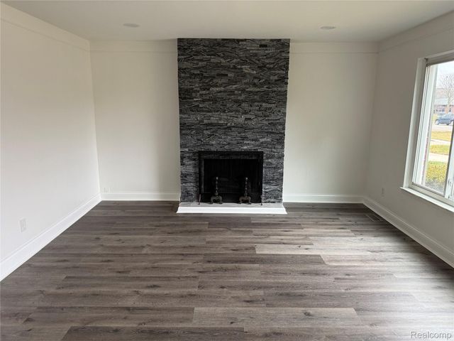 2501 King Road, Trenton, MI 48183