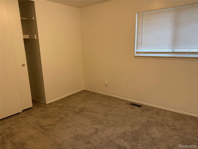 2501 King Road, Trenton, MI 48183