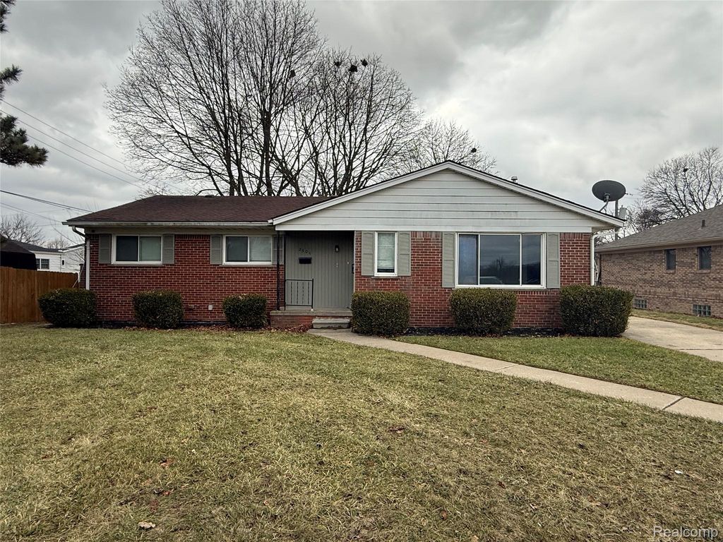 2501 King Road, Trenton, MI 48183