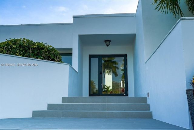 290 NW 125th Ave, Miami, FL 33182