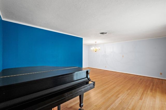 7722 Dillon Street, Houston, TX 77061