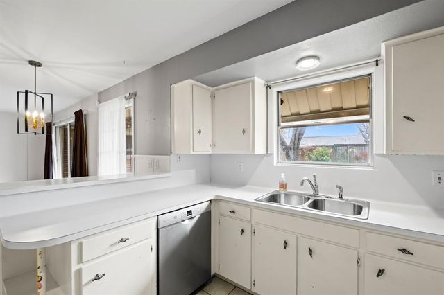 7722 Dillon Street, Houston, TX 77061