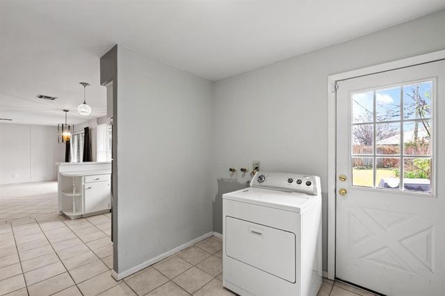 7722 Dillon Street, Houston, TX 77061