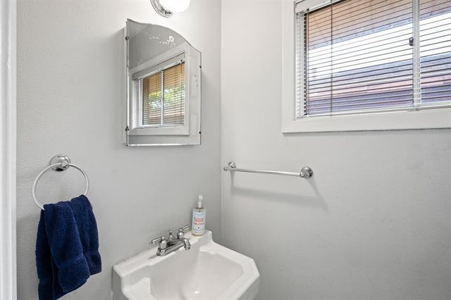 7722 Dillon Street, Houston, TX 77061